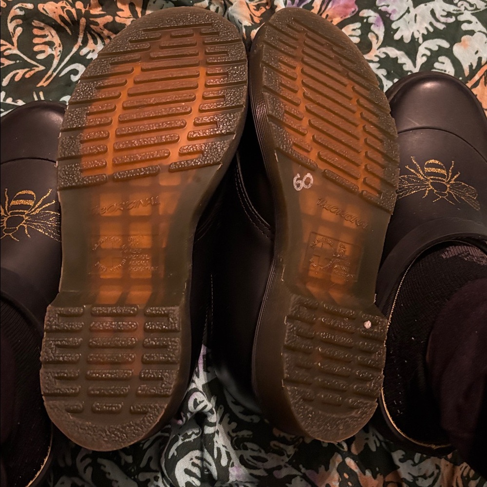 Dr. Martens Black Leather Lace-Up Shoes us6 - Picture 5 of 5